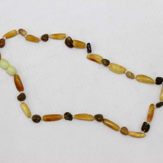 AMORF KESİM KEHRİBAR BEBEK KOLYE