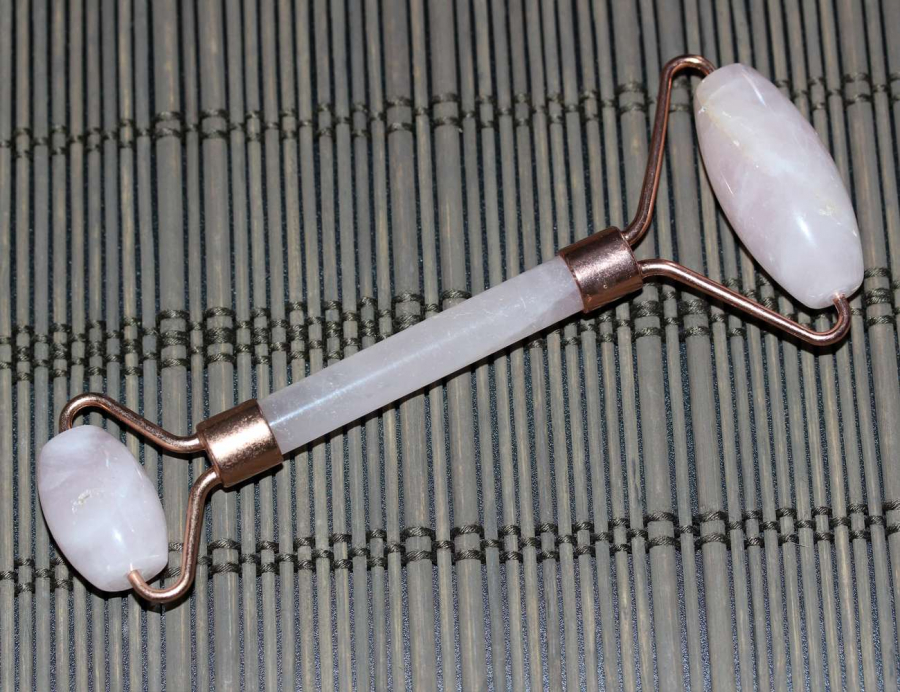 PEMBE KUVARS DOĞAL MASAJ TAŞI ( FACE ROLLER )