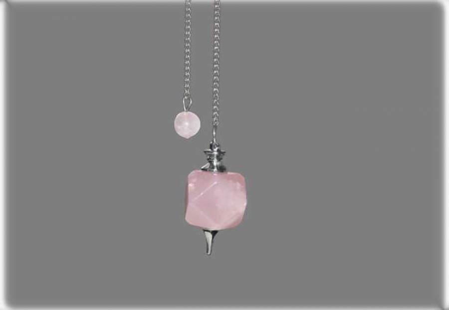 PEMBE KUVARS KARE SARKAÇ