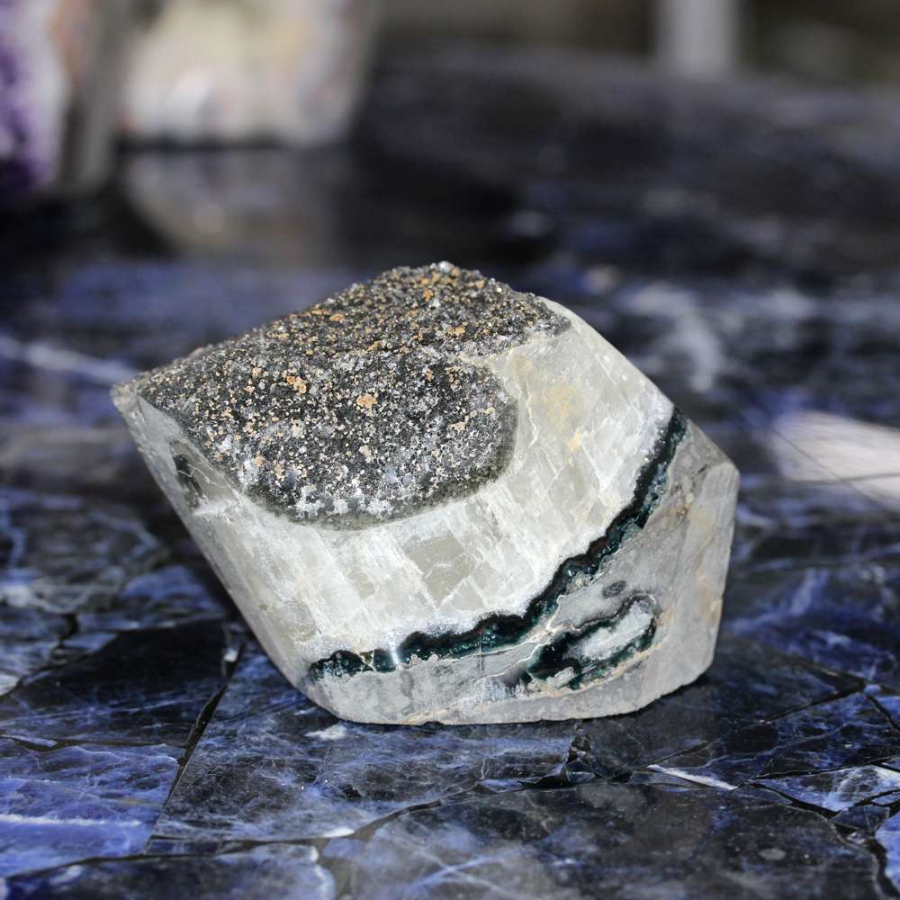 AMETİST KÜTLE TAŞI